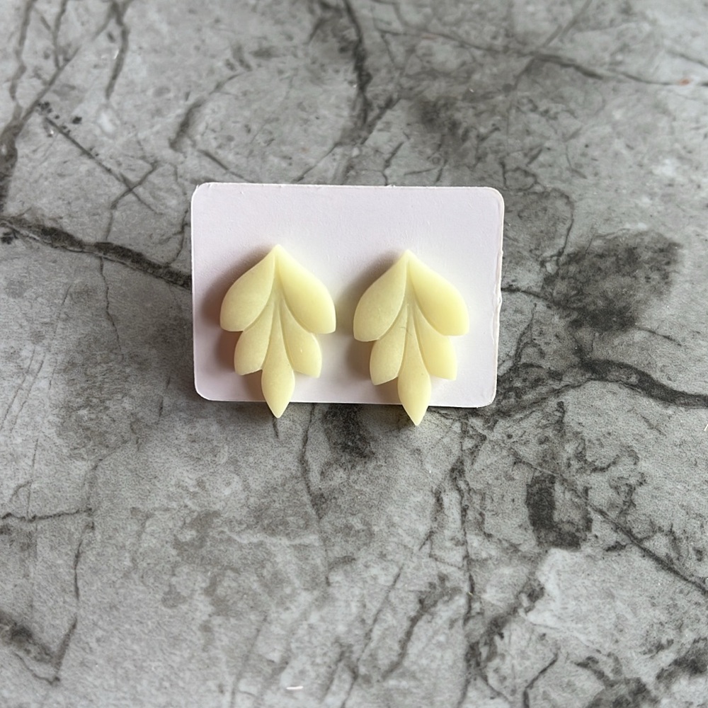 Elegant Leaf Drop Earrings